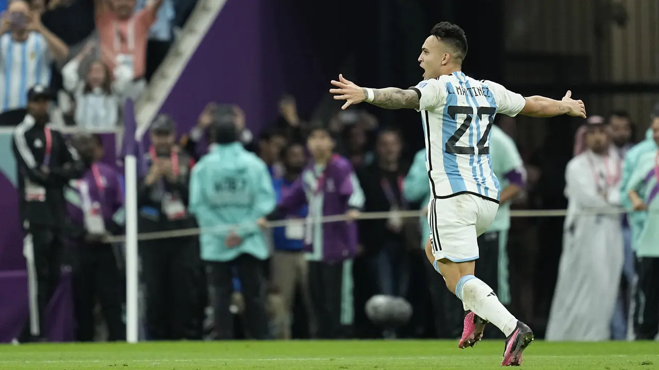 Foto: Aksi Cemerlang Lionel Messi dan Emiliano Martinez Bawa Argentina ke Semifinal Piala Dunia 2022