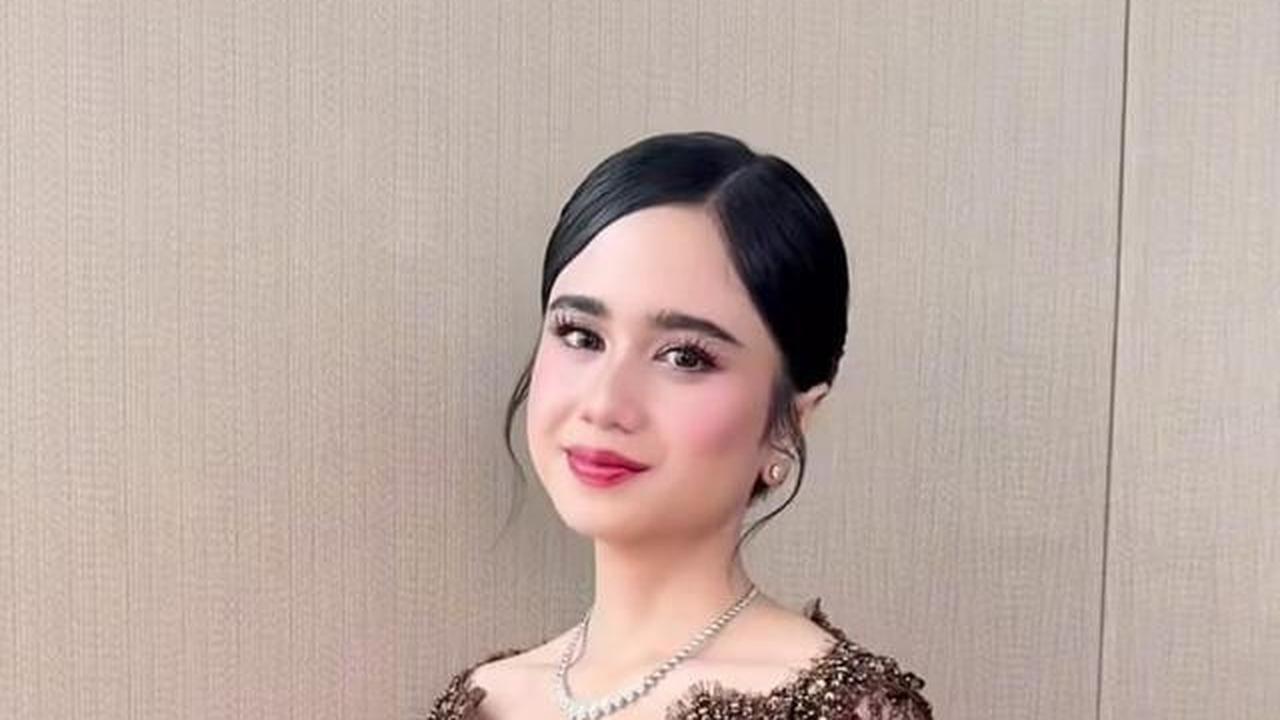 Inspirasi Kebaya ala Tissa Biani di Acara Pernikahan El Rumi dan Syifa Hadju, Cantiknya Mewah