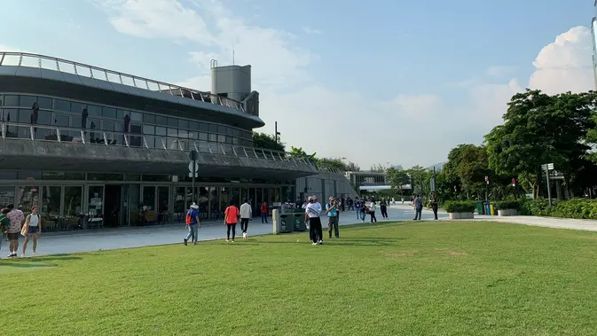 <p>West Kowloon Art Park atau West Kowloon Cultural District merupakan pusat seni dan budaya yang terdiri dari museum, pusat pertunjukan dan pameran hingga ruang terbuka hijau. (Liputan6/Benedikta Miranti)</p>