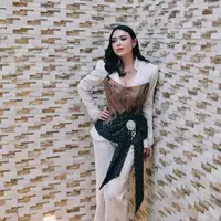 Amanda Manopo Tampil Perdana di Publik Saat Gala Premiere Jangan Buang Ibu. [@bellyverzon]
