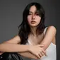 Lisa BLACKPINK akan debut akting lewat musim ketiga serial The White Lotus. [Foto: HBO GO / Vivi Suthathip Saepung]