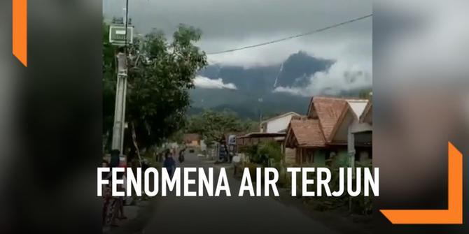 VIDEO: Air Terjun Mengalir di Puncak Gunung Galunggung