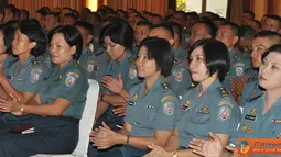 Citizen6, Surabaya: Wakil Kepala Staf Angkatan Laut Laksamana Madya TNI  Dr. Marsetio memberikan pembekalan kepada siswa Diktukpa TNI AL angkatan XLI 2011, di Gedung Moeljadi, Bumimoro, Kobangdikal, Rabu (19/9). (Pengirim: Penkobangdikal).
