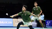 Ganda putra Leo Rolly Carnando/Bagas Maulana menentukan kemenangan Indonesia atas Singapura setelah mengalahkan Donovan Willard Wee/Jia Hao Howing Wong pada partai keempat semifinal cabang bulu tangkis nomor beregu SEA Games 2025 di Thamasat Rangsit Gymnasium 4, Thailand, Senin (8/12). (foto: PBSI)