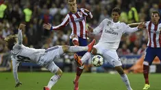 Pertandingan yang berlangsung di Estadio Vicente Calderon, Rabu (15/4/2015) dini hari WIB, berjalan sengit sejak menit awal. Namun, Real Madrid tampil lebih mendominasi. (AFP PHOTO/PIERRE-PHILIPPE MARCOU)