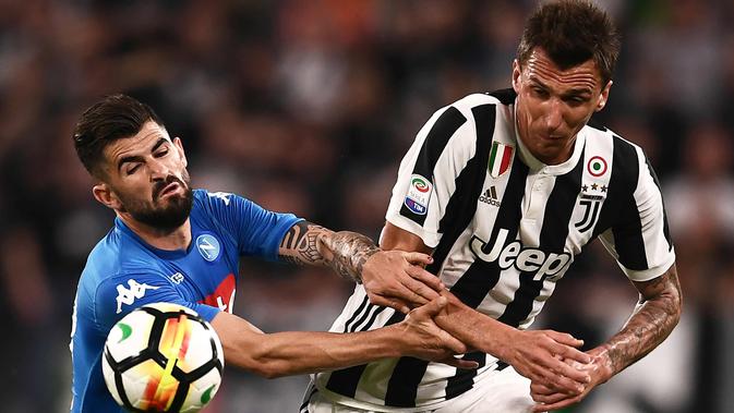 Laga Juventus melawan Napoli. (AFP Photo/Marco Bertorello)