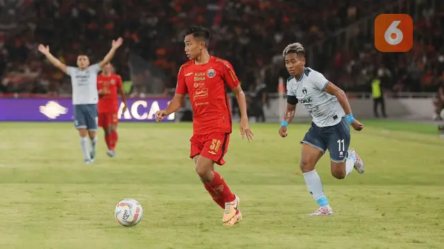 Foto: Aksi Mencuri Bola Ala Rayhan Hanan yang Berujung Gol untuk Persija