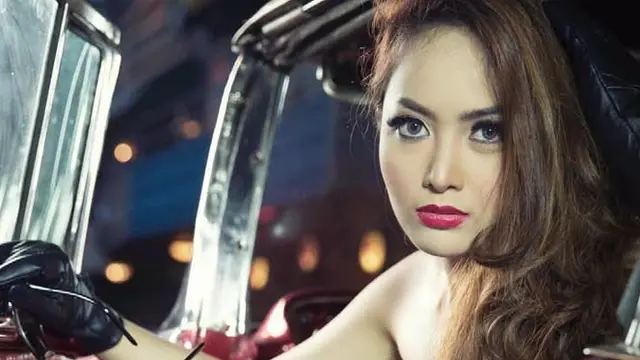 Seramnya, 6 Artis Seksi Ini Pernah Alami Kesurupan