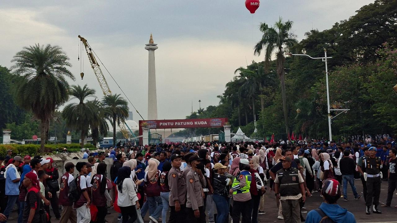 Hari Buruh, Massa May Day Fiesta 2026 Sudah Mulai Padati Monas Sejak Pagi