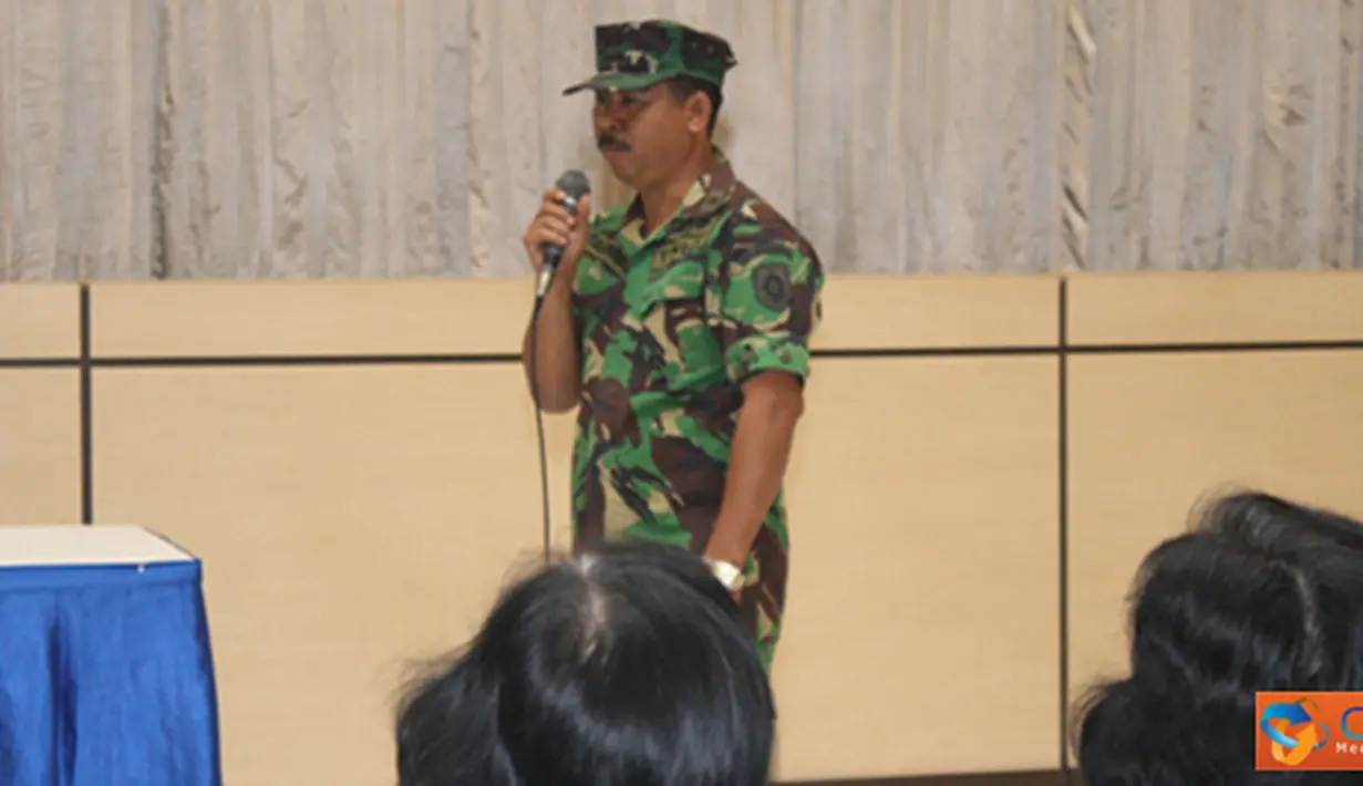 Citizen6, Surabaya: Kabagkum Kobangdikal Letkol Laut (KH) Ida Kade Sadnyana, memberikan ceramah hukum dalam program Pembinaan dan Latihan (Binlat), di Gedung R.E. Martadinata, Kesatrian Bumimoro, Surabaya, Kamis (2/8). (Pengirim: Penkobangdikal).