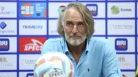Pelatih Dewa United Bingung dengan Aturan Pemain U-23 di BRI Liga 1 2023 / 2024: Masih Belum Jelas!