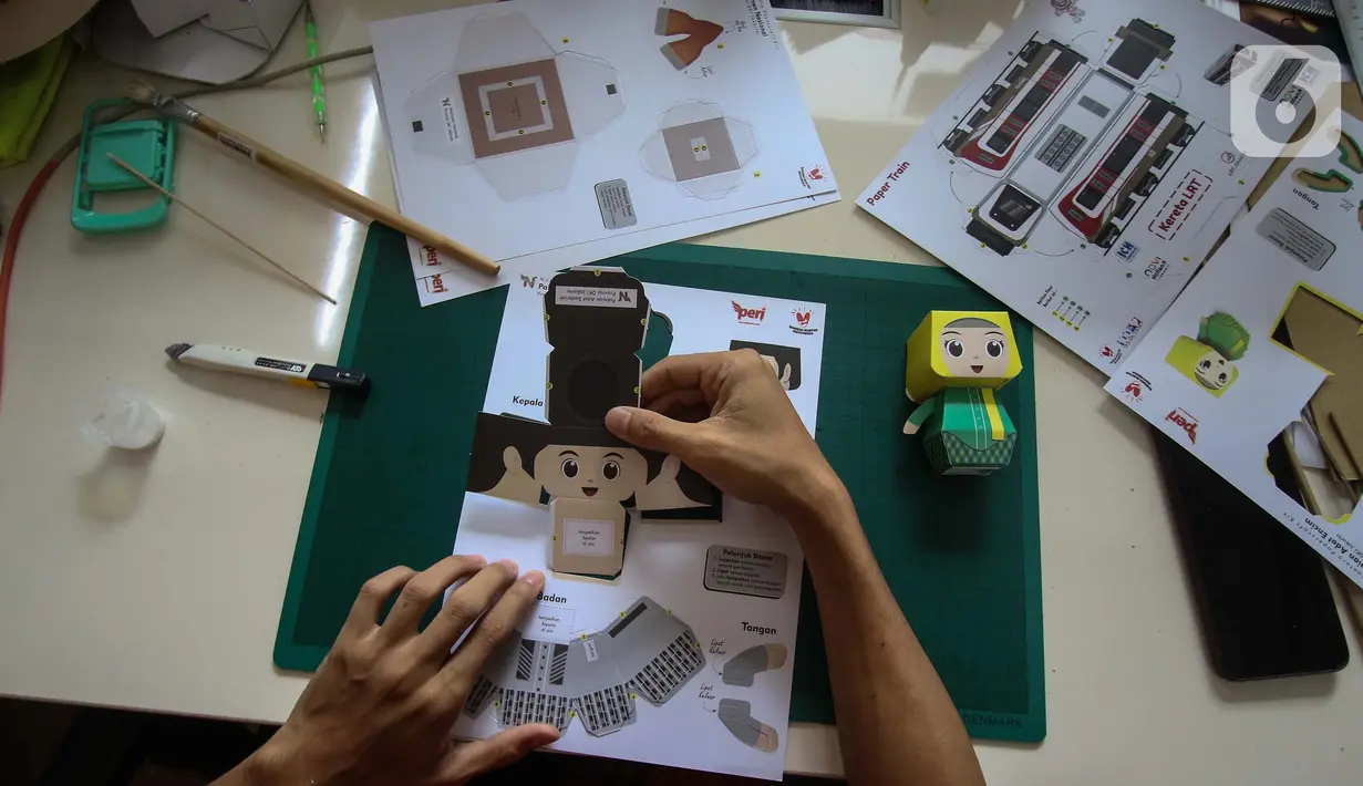 Beragam rancang bangun model kertas atau papercraft dikerjakan di rumah produksi Ichinogami. (Liputan6.com/Angga Yuniar)