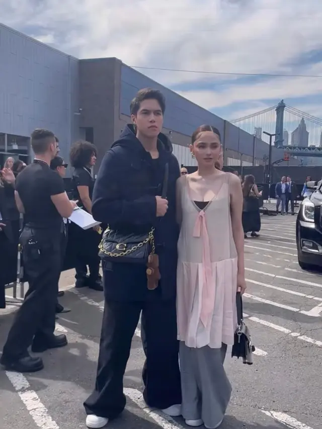 Gaya Couple Goals di NYFW 2026, Syifa Hadju Tampil Feminin dengan Dress Rp13 Juta-an, El Rumi Maskulin dengan Tas Charm Teddy Bear