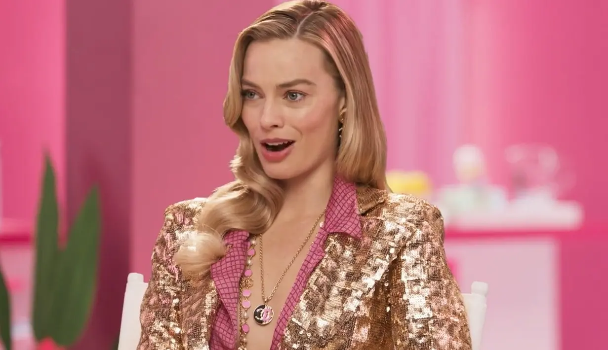 Lima busana dengan siluet pilihan, yaitu 3 setelan, setelan ski, dan gaun dipilih untuk menonjolkan karakter Barbie. [Foto: Document/Chanel]