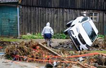 FOTO: Porak-Poranda Republik Ceko Usai Terjangan Banjir dan Angin Kencang, Mobil-Mobil Bergelimpangan hingga Rumah Hanyut