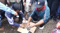 Sindir PT KCJ, Penumpang KRL Bekasi Saweran untuk Beli Gerbong