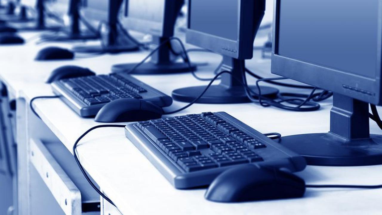 Performa komputer dipengaruhi dari sistem operasi dan komponen yang melekat menjadi satu kesatuan pada komputer. Salah satunya adah hardware atau perangkat keras komputer.