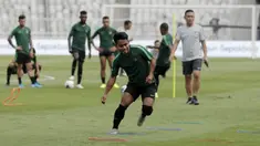 Pemain Timnas Indonesia, Andik Vermansah, saat latihan jelang laga kualifikasi Piala Dunia 2022 di SUGBK, Jakarta, Senin (9/9). Indonesia akan berhadapan dengan Thailand. (Bola.com/M Iqbal Ichsan)