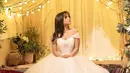 Di unggahannya, Fuji terlihat anggun dengan long gown berwarna putih. Tatanan rambut dan makeupnya membuatnya makin flawless. [Instagram.com/fuji_an]