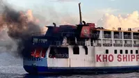 Kapal M/V Esperanza Star terbakar saat melakukan perjalanan dari Provinsi Siquijor ke Provinsi Bohol di Filipina tengah. (Facebook/Philippine Coast Guard)