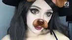 Saking putihnya, Kina dijuluki boneka porselen hidup.