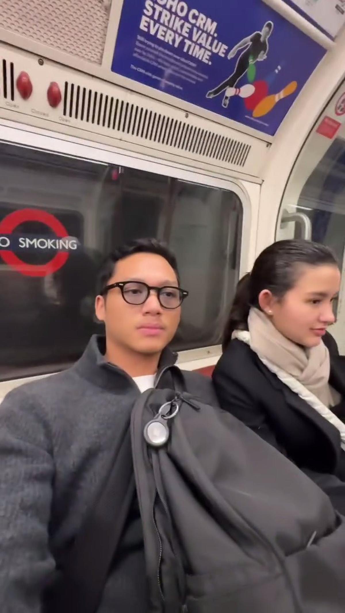 Nggak LDR Lagi, 7 Potret Azriel Hermansyah Bertemu Sarah Menzel di Inggris - Berangkat Bersama Calon Ibu Mertua