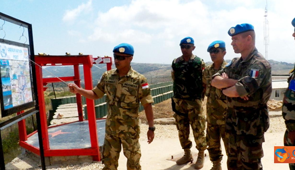 Citizen6, Lebanon: Kegiatan kunjungan diawali dengan menerima paparan singkat tentang situasi dan kondisi daerah operasi Indobatt yang disampaikan oleh Kapten Inf Risa Setyawan selaku Kasiops Indobatt. (Pengirim: Badarudin Bakri)