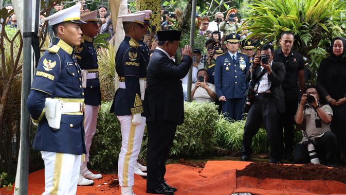 Prabowo Kenang Try Sutrisno: Beliau Prajurit Sejati dan Pemimpin Sederhana