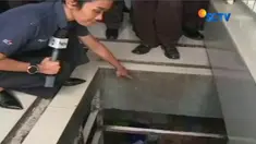Rumah mewah bos besar minuman keras oplosan di Kawasan Cicalengka, Kabupaten Bandung, memiliki bunker yang digunakan untuk tempat meracik minuman keras oplosan. Aroma semacam bahan kimia yang cukup menyengat tercium dari tempat tersebut.