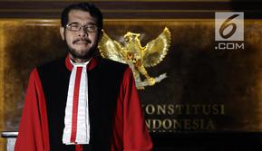 Ketua Mahkamah Konstitusi terpilih yang baru saja menjabat Anwar Usman saat melakukan foto sesi dan wawancara khusus dengan tim Liputan6.com. (Liputan6.com/Johan Tallo)
