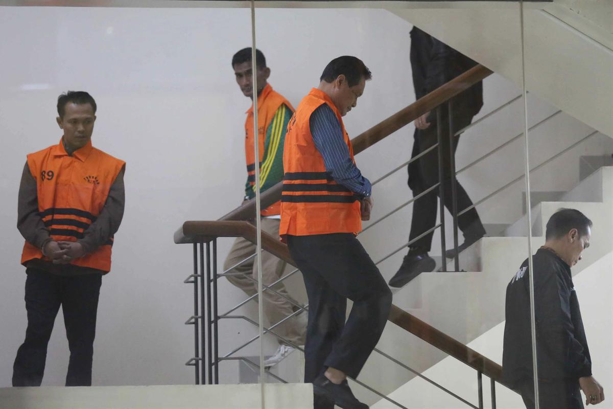 FOTO: KPK Tahan Bupati Muara Enim Usai OTT Dugaan Korupsi Disdikbud