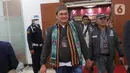 Ketua Umum Partai Negeri Daulat Indonesia (Pandai) Farhat Abbas tiba untuk mendaftarkan partai politiknya di Gedung Komisi Pemilihan Umum Republik Indonesia, Jakarta, Senin (1/8/2022). Farhat Abbas tampil mengenakan peci, jaket dan celana jeans saat mendaftar partainya ke KPU RI. (Liputan6.com/Angga Yuniar)