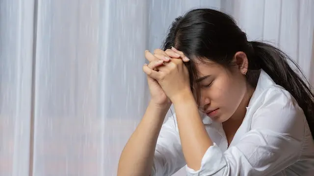 illustrasi wanita sedih