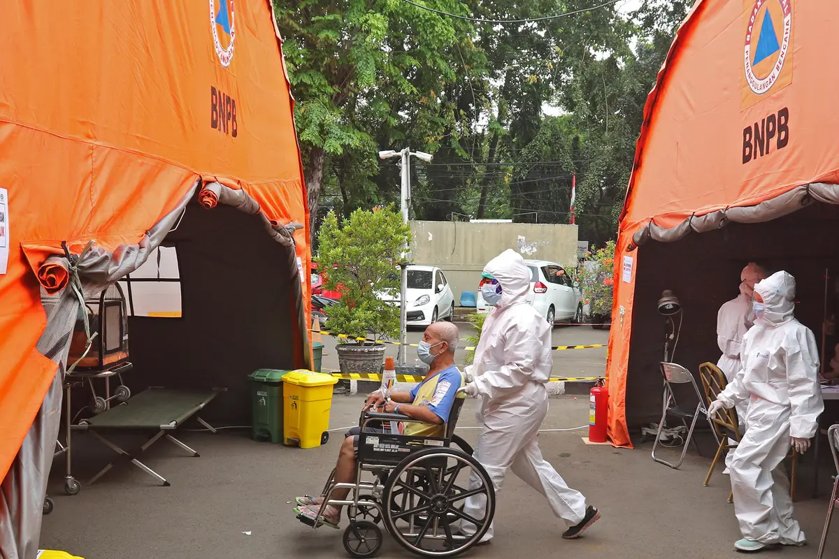 RSUD BEKASI MENDIRIKAN TENDA