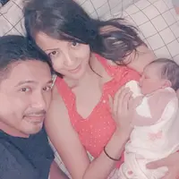 sharena delon bersama buah hat. (Instagram/mrssharena)