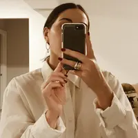 Dari sekian banyak aksesori yang ada, mutiara menjadi tren yang mendominasi media sosial. (Foto: Instagram/@Margaret_Zhang)