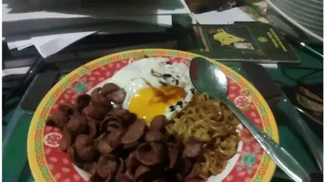 6 Potret Sarapan Ala Orang Luar Negeri Ini Kocak,