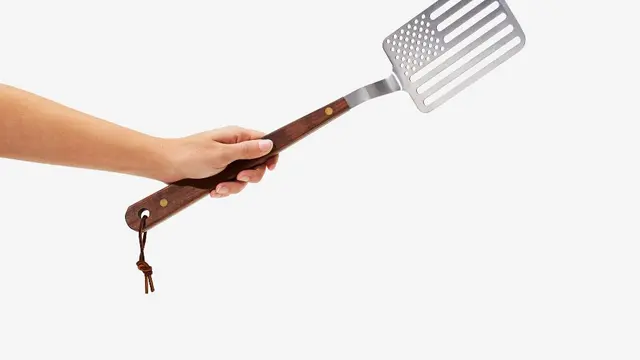 Biasa Dipakai Masak, Kini Spatula Bisa Bantu Keriting Rambut!