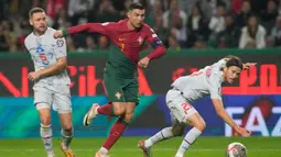 Portugal kembali memperpanjang catatan kemenangan pada laga Kualifikasi Euro 2024. Portugal mengalahkan Islandia dengan skor 2-0. (AP Photo/Armando Franca)