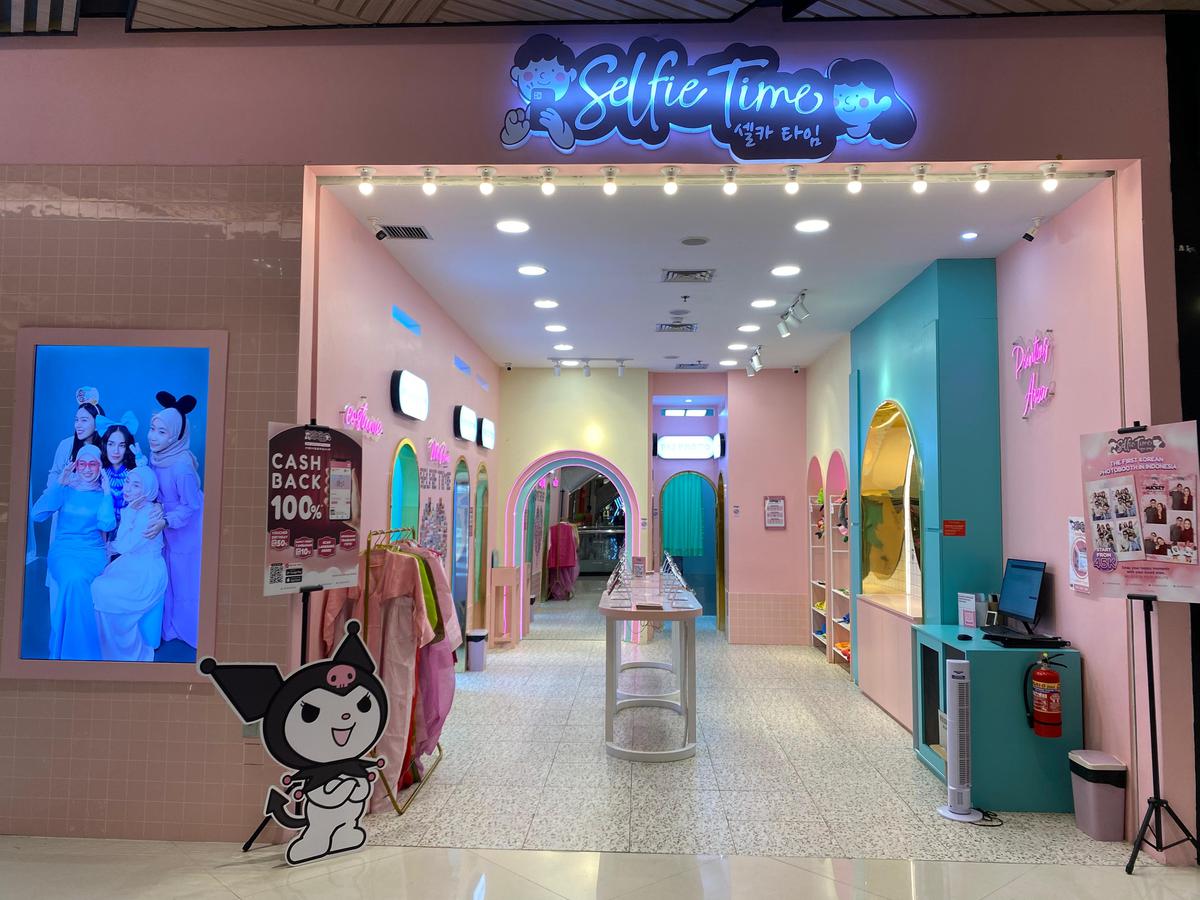 Ilustrasi Selfie Time Self Studio Pakuwon Mall Jogja