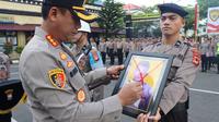Upacara PTDH Brigpol Baso, anggota Polrestabes Makassar yang terlibat peredaran narkoba (Liputan6.com/Dok: Polrestabes Makassar)