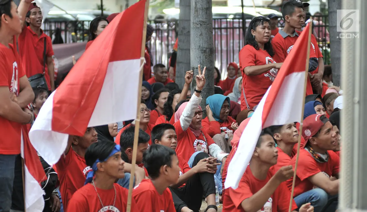 Relawan Bara Baja saat deklarasi dukungan untuk Jokowi-Ma'ruf Amin di Rumah Aspirasi, Jakarta, Minggu (16/9). Relawan Bara Baja memberi dukungan Jokowi-Ma'ruf karena dinilai berhasil membangun Indonesia di Periode pertama. (Merdeka.com/Iqbal S. Nugroho)