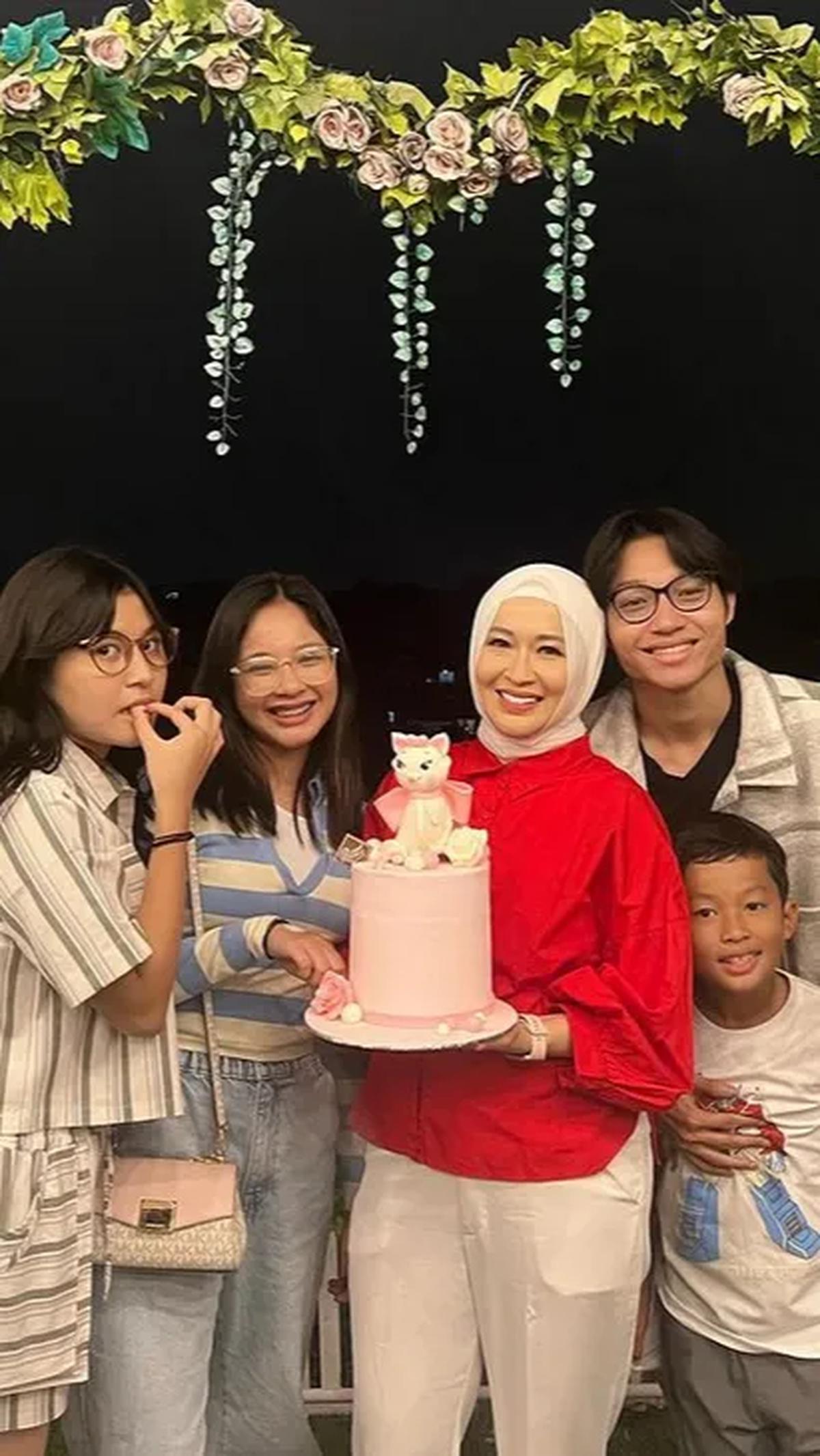 Rayakan Ulang Tahun Sang Ibu Bersama<br>