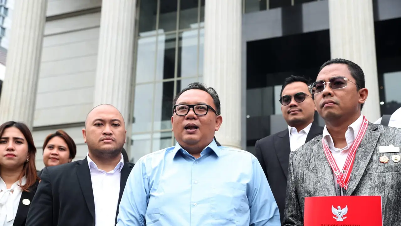 Pasangan calon (paslon) nomor urut 02, Cecep Nurul Yakin dan Asep Sopari Alayubi, mengajukan gugatan ke Mahkamah Konstitusi (MK).