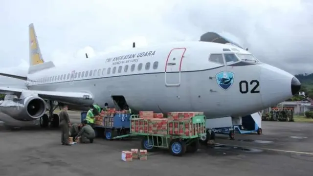 TNI AU Kerahkan Pesawat Angkut Logistik Untuk Korban Gempa Sulbar.