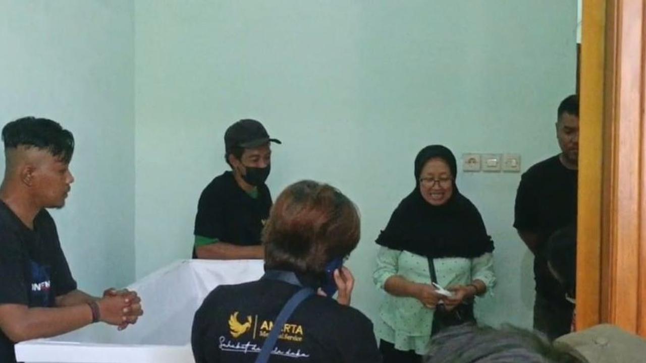 Dia mengungkapkan, sosok mamanya adalah penyayang terhadap keluarga, sabar, dan baik. Anna adalah sosok ibu tangguh, serta pekerja keras.<br>