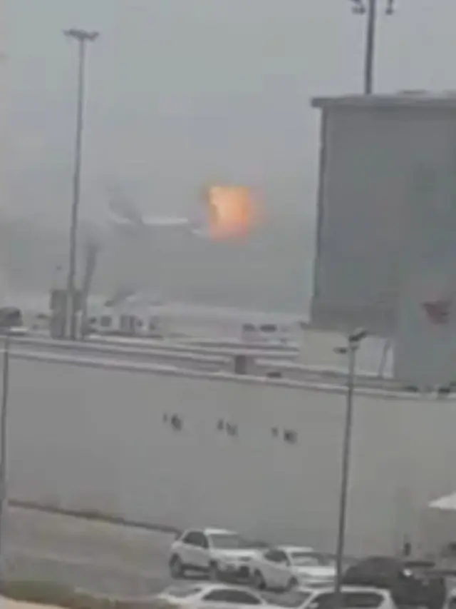 20180803-Ingin Mendarat, Pesawat Emirates Airline Malah Terbakar di Dubai