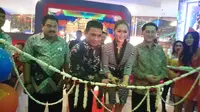 Inul Vizta Central Park Mall dibuka langsung oleh Inul Daratista dan perwakilan dari Dinas Pariwisata DKI Jakarta. 