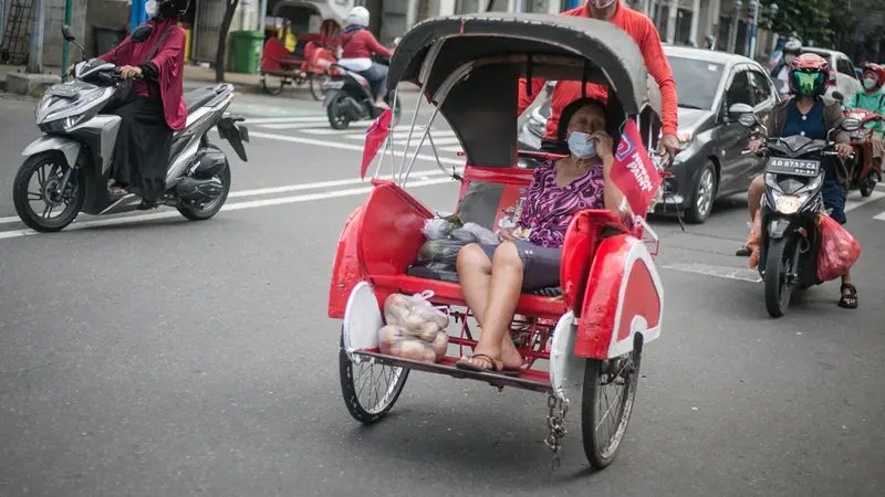 Cat Tahan Sinar Matahari untuk Becak Kayuh Di Pasar Gede, Solo