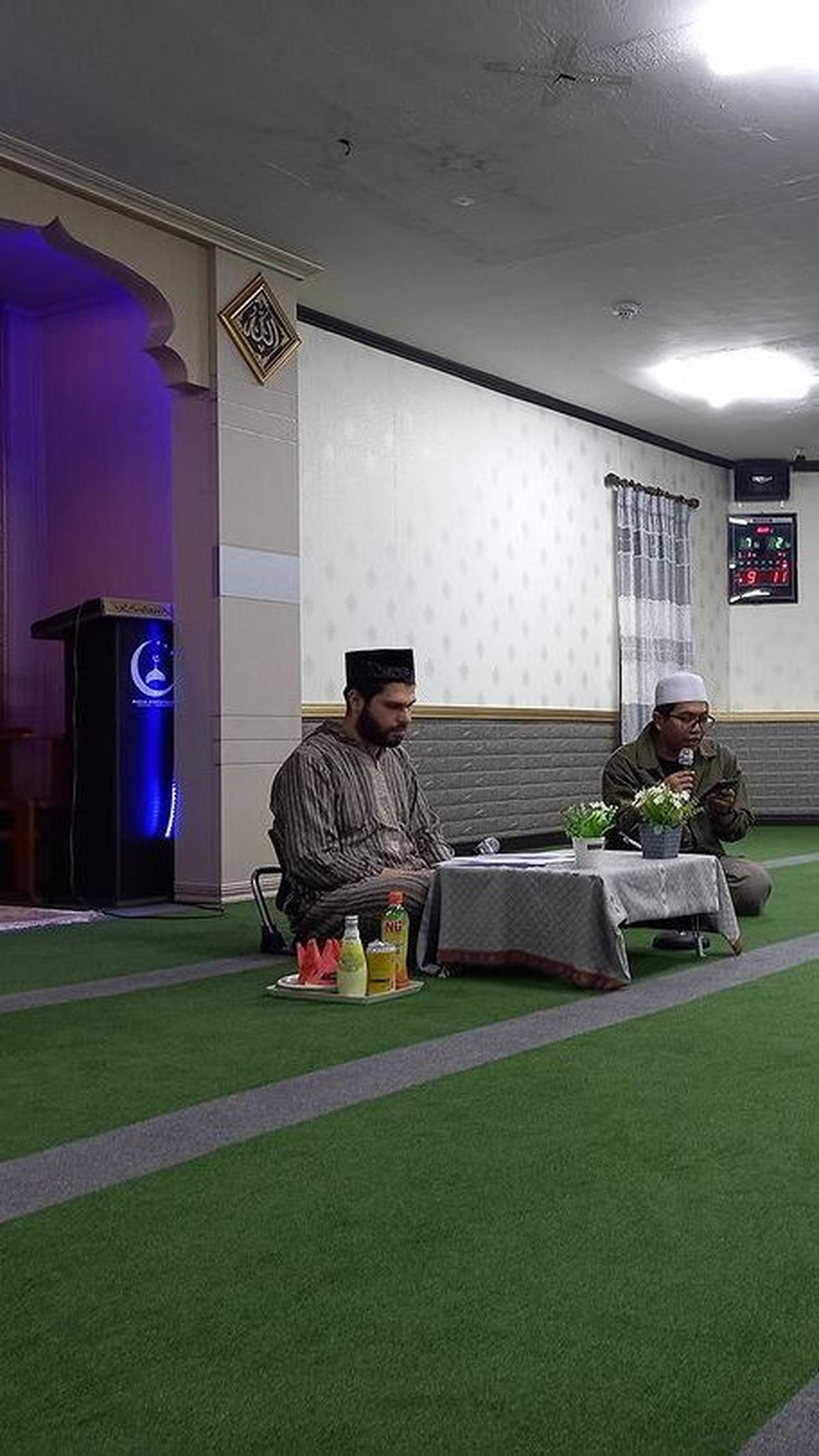 Begini penampakan bagian dalam Masjid Hidayatullah Jangnim Busan.&nbsp;<br><br>(Foto: IG/dkm_hidayatullah)